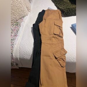 Match box cargo pants brand new without tags size 36 
￼